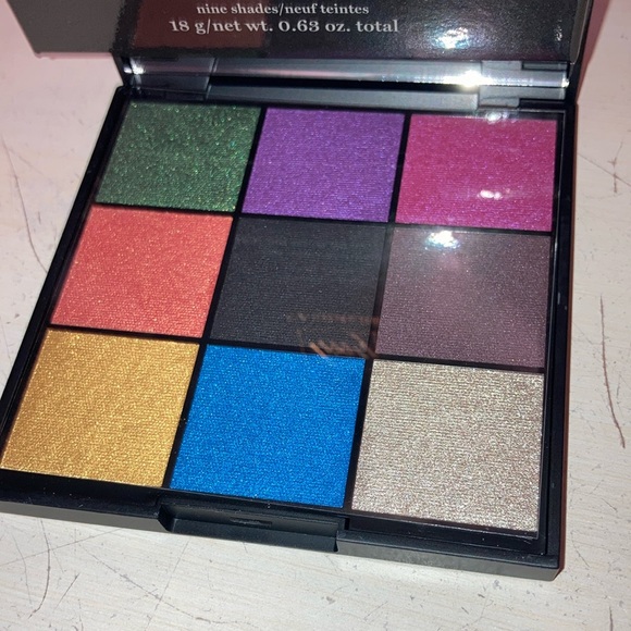 Cashmere Eyeshadow Pallet - Picture 4 of 4